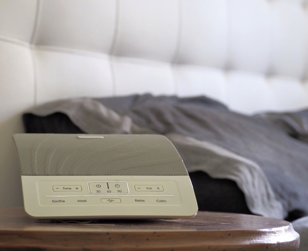 white noise machine how to sleep better