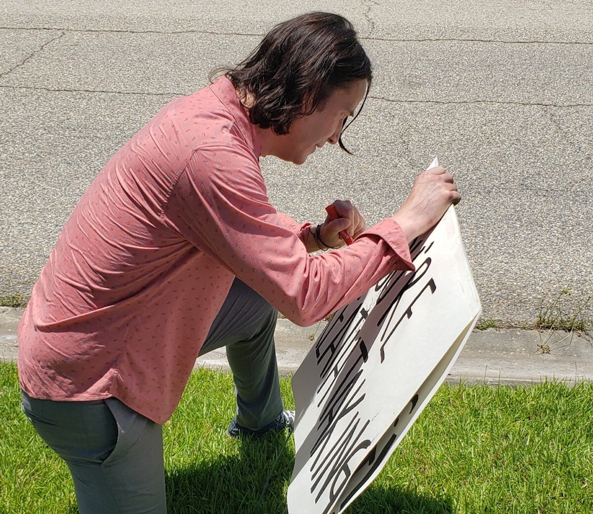 Keanu Reeves signs You're Beautiful poster for Louisiana family, the Hunts