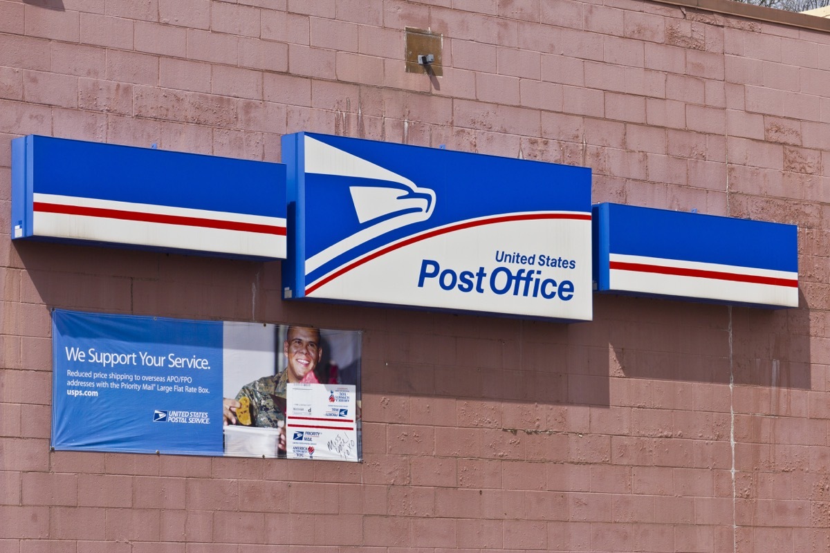 Circa April 2016: USPS Post Office Location. The USPS is Responsible for Providing Mail Delivery I