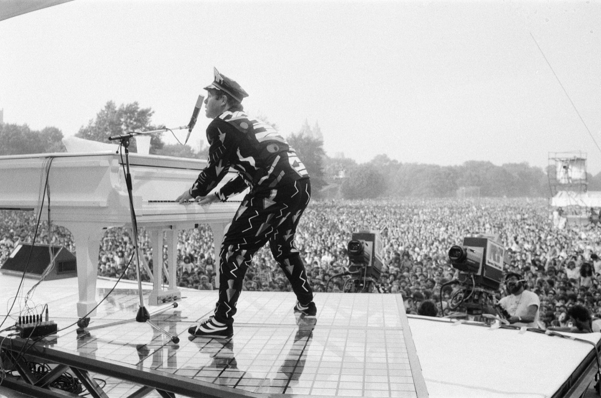 R53JHN Elton John performing in Central Park, New York, America. Elton drew a huge crowd of over 400,000 to the free concert. With a set list of over 20 songs, Elton played such hits as Tiny Dancer , Goodbye Yellow Brick Road , Rocket Man , Philadelphia Freedom , Sorry Seems To Be The Hardest Word Saturday Night's Alright (For Fighting) Little Jeannie Bennie and the Jets Imagine Someone Saved My Life Tonight Your Song Bite Your Lip Picture taken 13th September 1980, biggest male icon