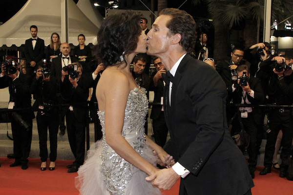 Most_Awkward_Celebrity_Kisses_2