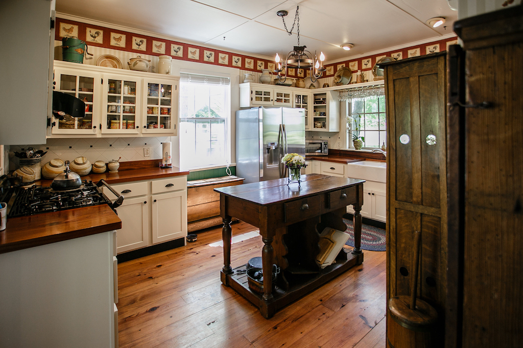 Farm house style kitchen tricks to make your home festive