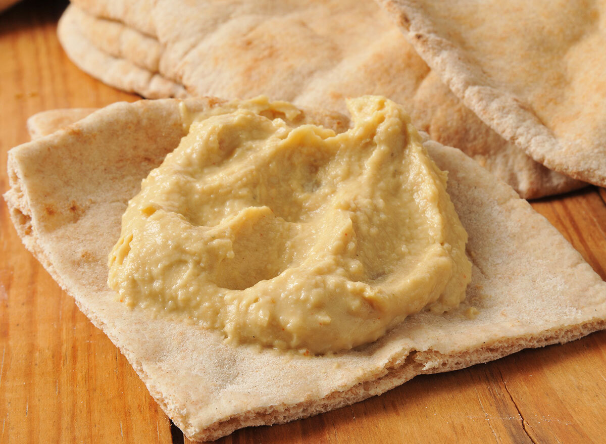 garlic hummus pita