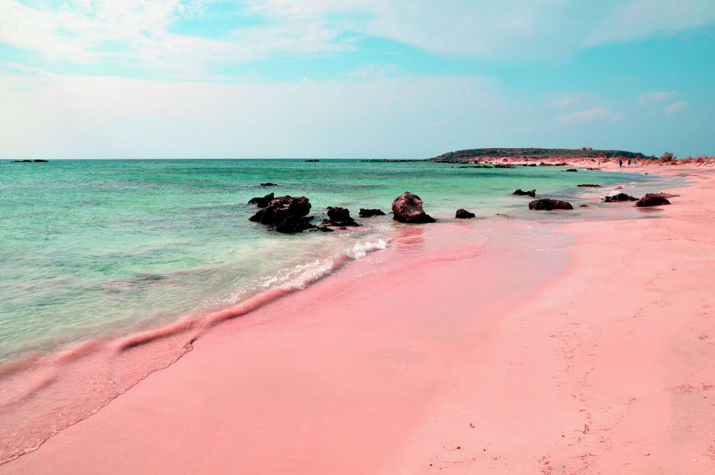 amazing_places_to_find_pink_sand_beaches_08