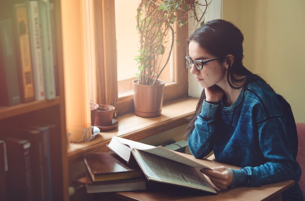 female student looking at textbook - what men find attractive in women