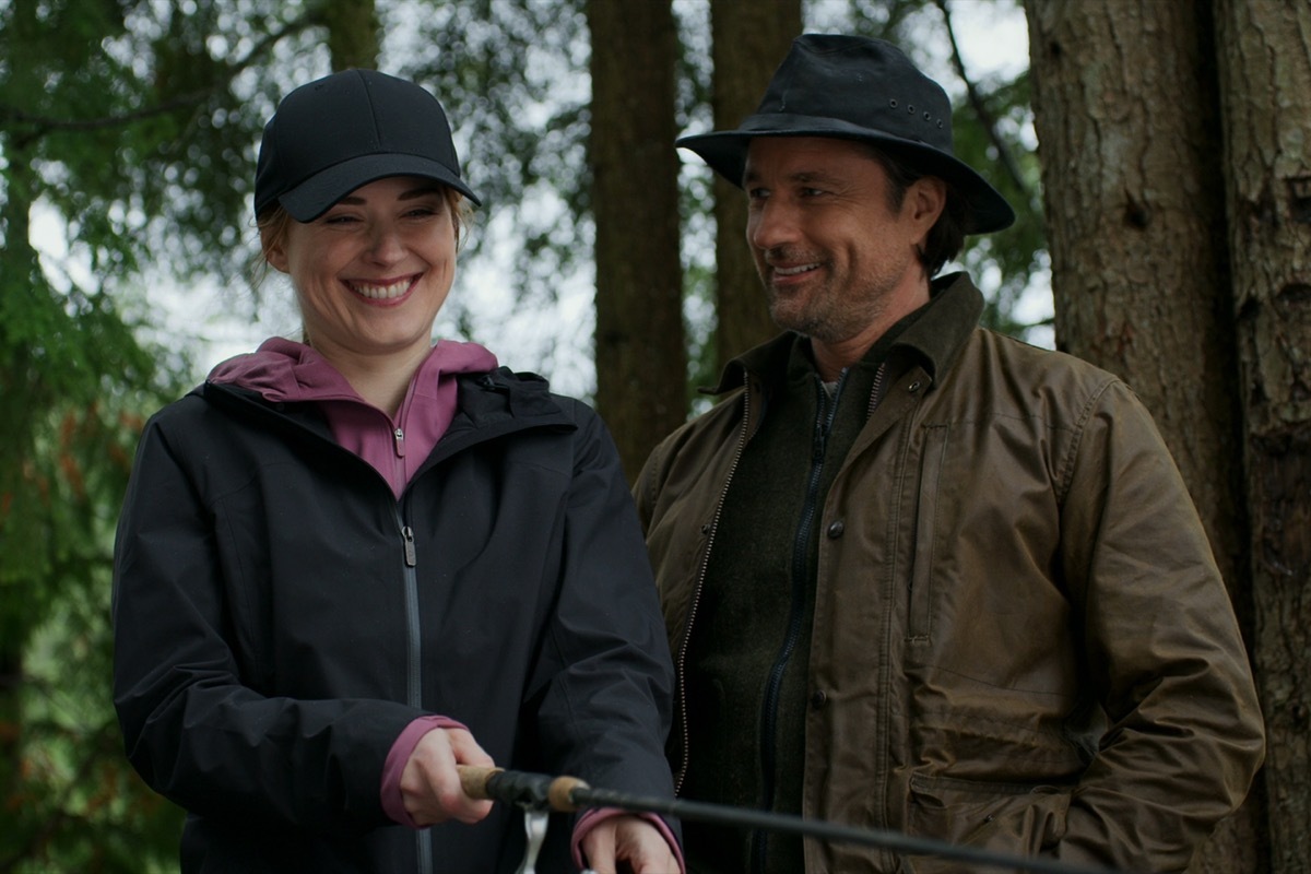 Alexandra Breckinridge and Martin Henderson in Virgin River