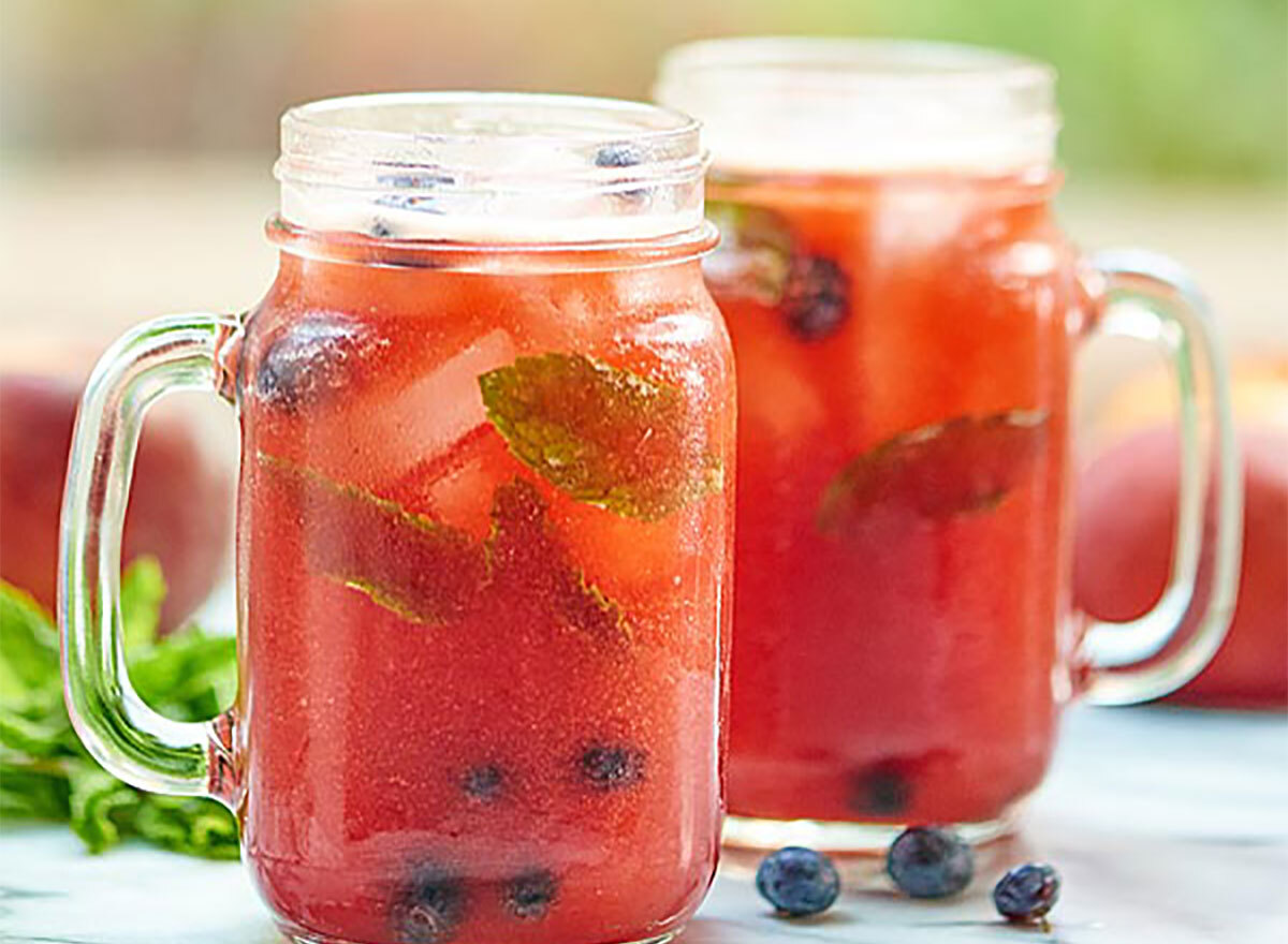 blueberry peach mojitos in mason jars