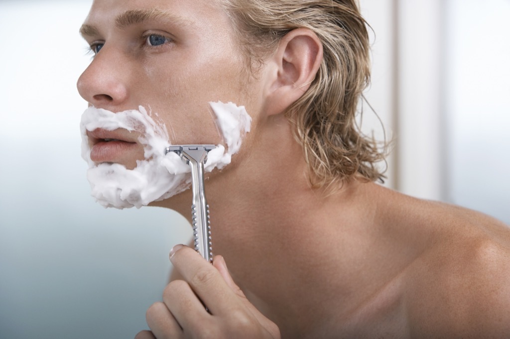 man shaving with a single blade razor