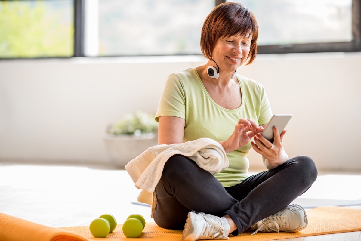 woman on phone at the gym, over 40 fitness