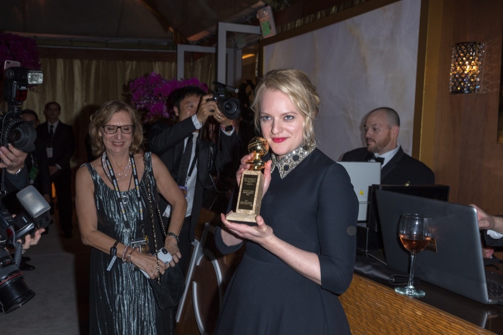 elisabeth moss golden globes