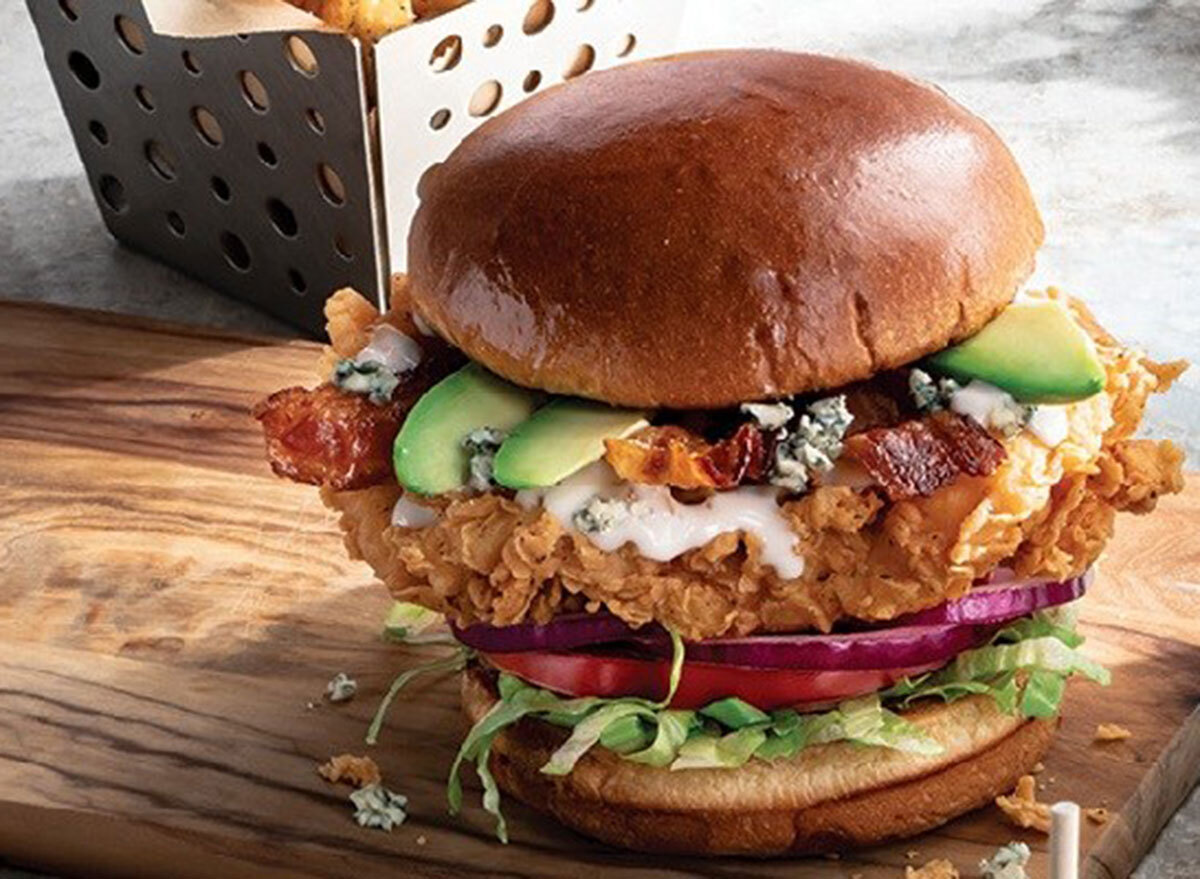 chilis chicky bleu sandwich