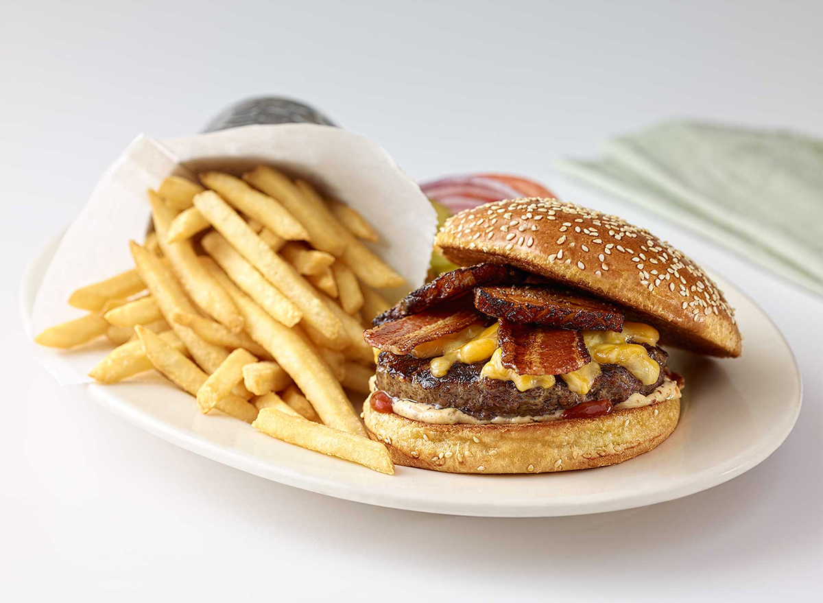 cheesecake factory bacon bacon cheeseburger plate with fries