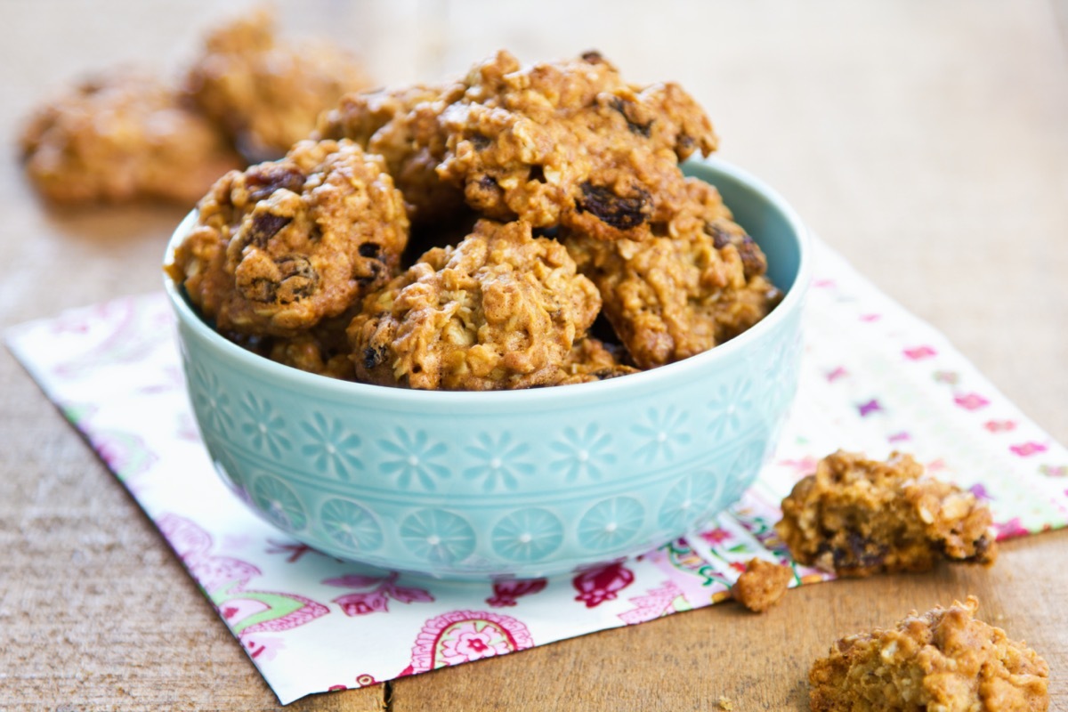 oatmeal raisin cookies in green bowl