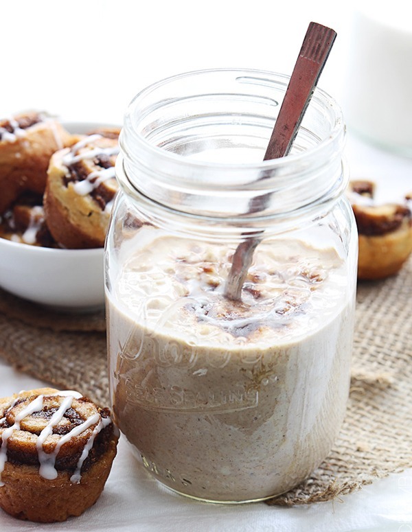 CINNAMON ROLL OVERNIGHT OATS