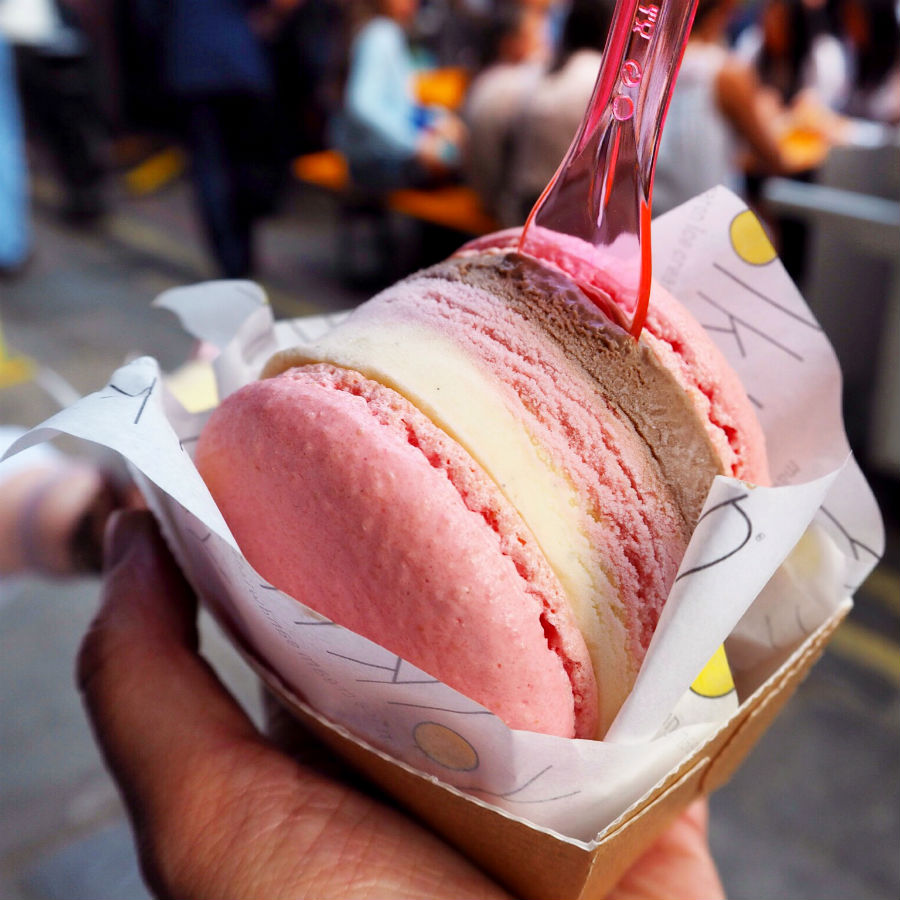 macaron-ice-cream-sandwiches-the-newest-dessert-trend-and-we-are-all-for-it-07