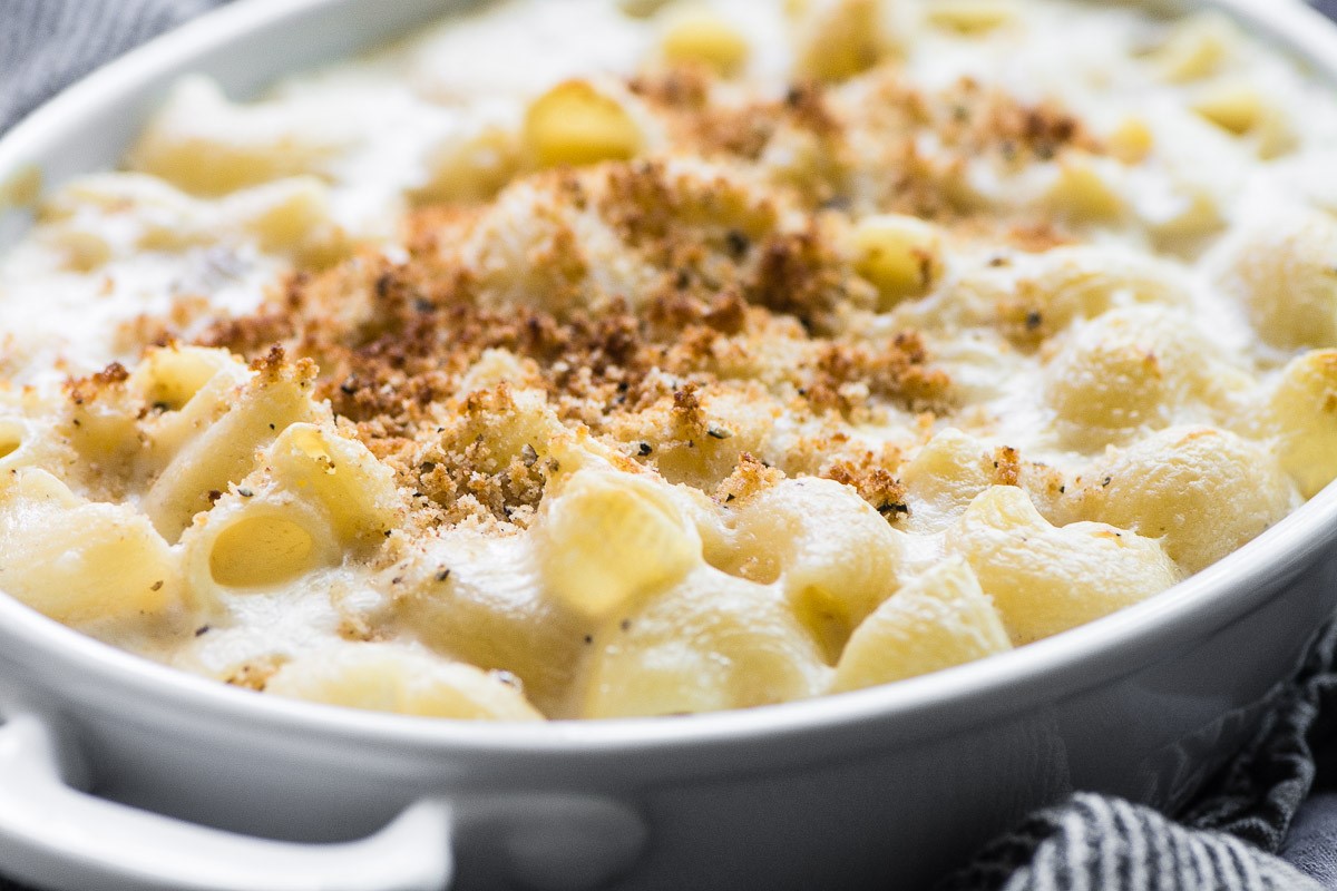 Brie Four Cheese Mac and Cheese | 8 Vegetarian Dish Ideas for the Thanksgiving Table | Her Beauty