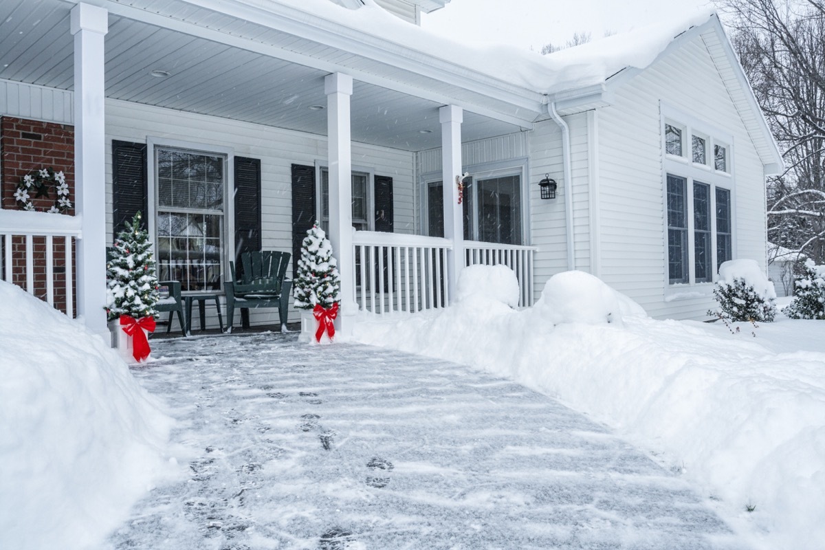 white home in snowy weather