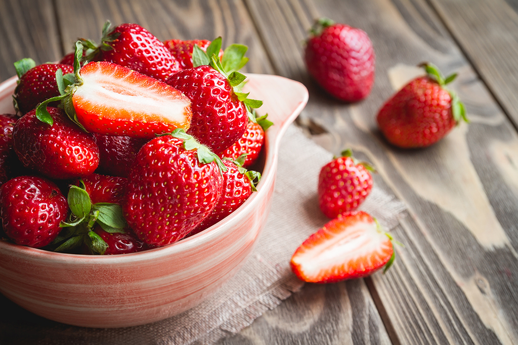 strawberries healthy berries cancer aging